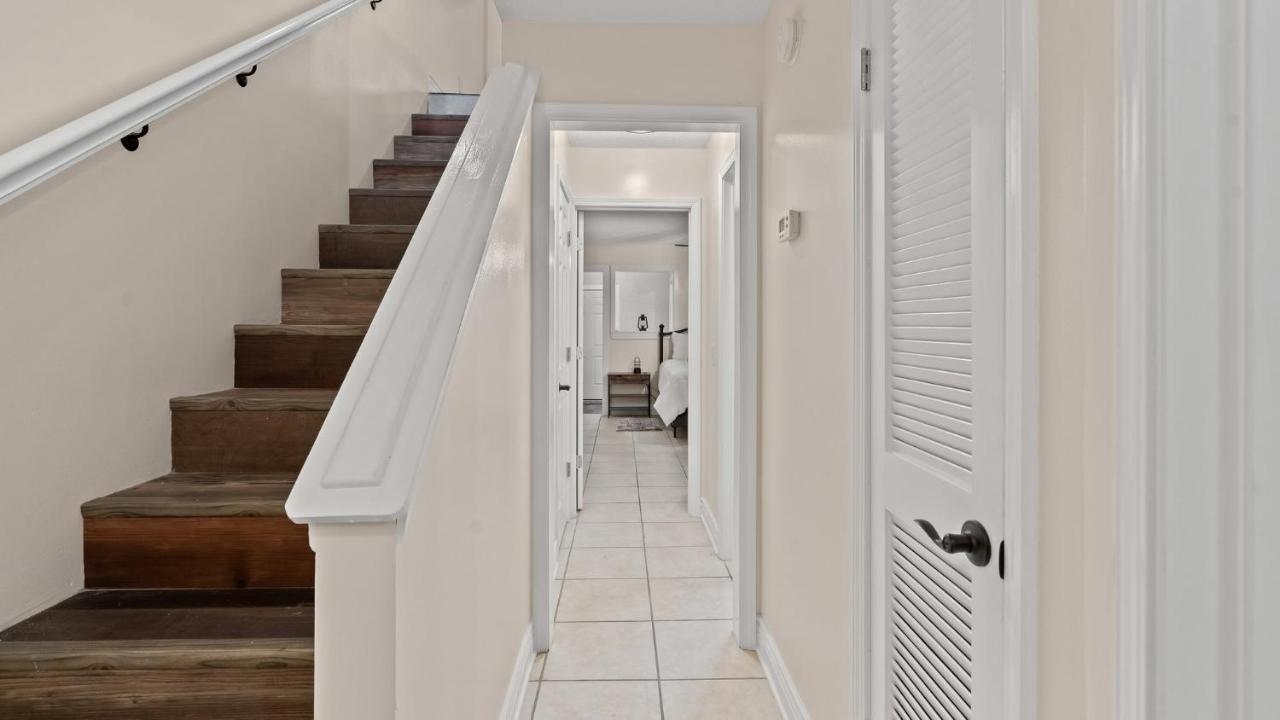 Pet Friendly Townhome With Gulf Views And Hot Tub Right Across From Beach And Schooners Panama City Beach Exterior photo