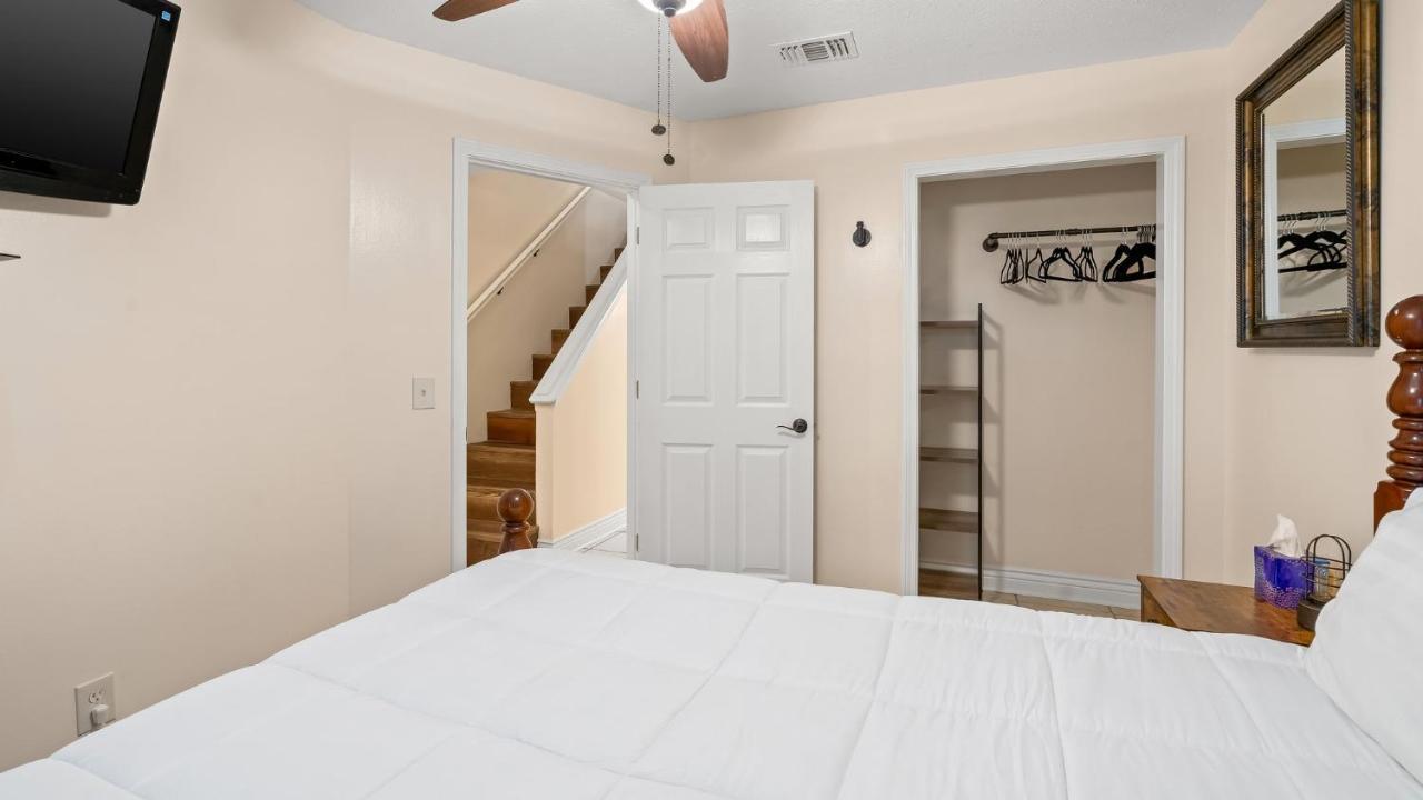 Pet Friendly Townhome With Gulf Views And Hot Tub Right Across From Beach And Schooners Panama City Beach Exterior photo