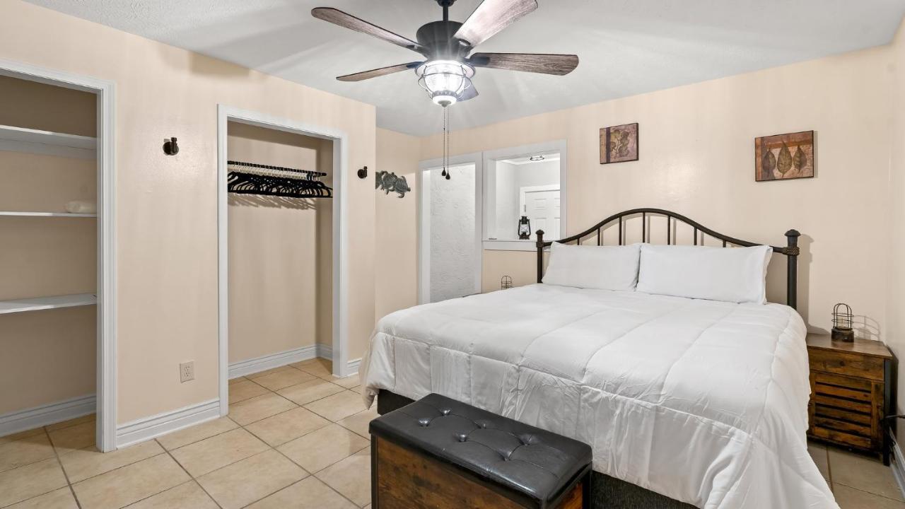 Pet Friendly Townhome With Gulf Views And Hot Tub Right Across From Beach And Schooners Panama City Beach Exterior photo