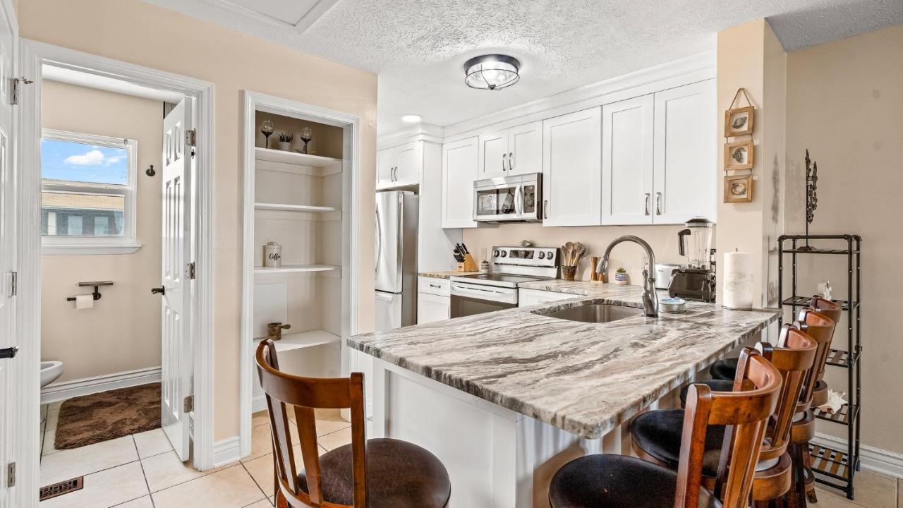 Pet Friendly Townhome With Gulf Views And Hot Tub Right Across From Beach And Schooners Panama City Beach Exterior photo