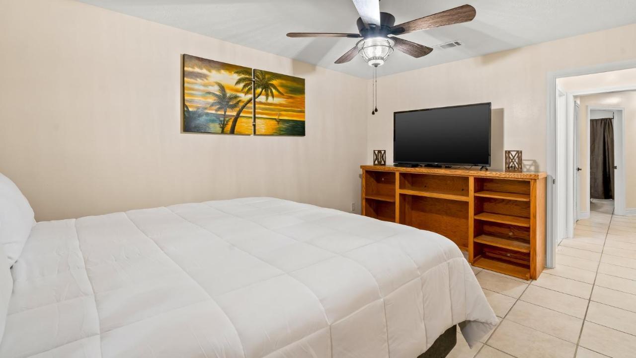 Pet Friendly Townhome With Gulf Views And Hot Tub Right Across From Beach And Schooners Panama City Beach Exterior photo